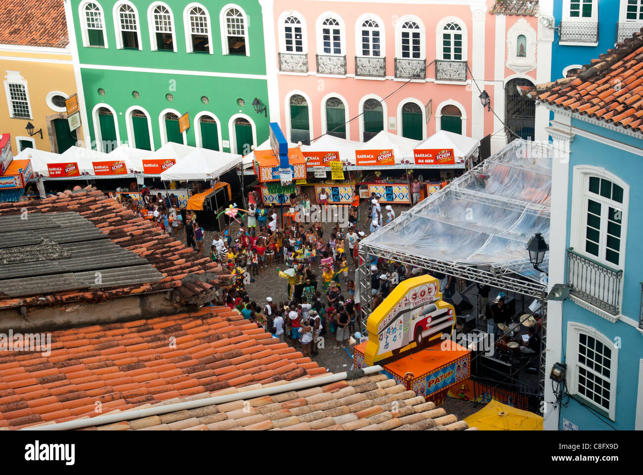 Blick auf den Hauptplatz Pelourinho, Musikpavillon, Menschen. Salvador, Bahia, Brasilien Stockfoto