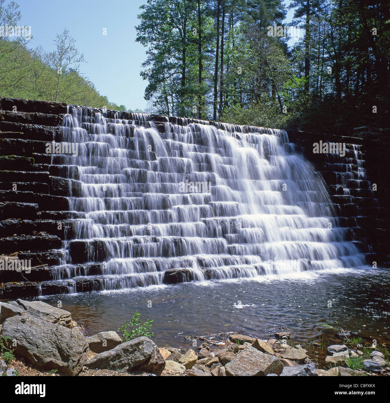 Künstlichen Wasserfall Otter Lake Dam, George Washington National Forest, Appalachen, Virginia, Vereinigte Staaten von Amerika Stockfoto