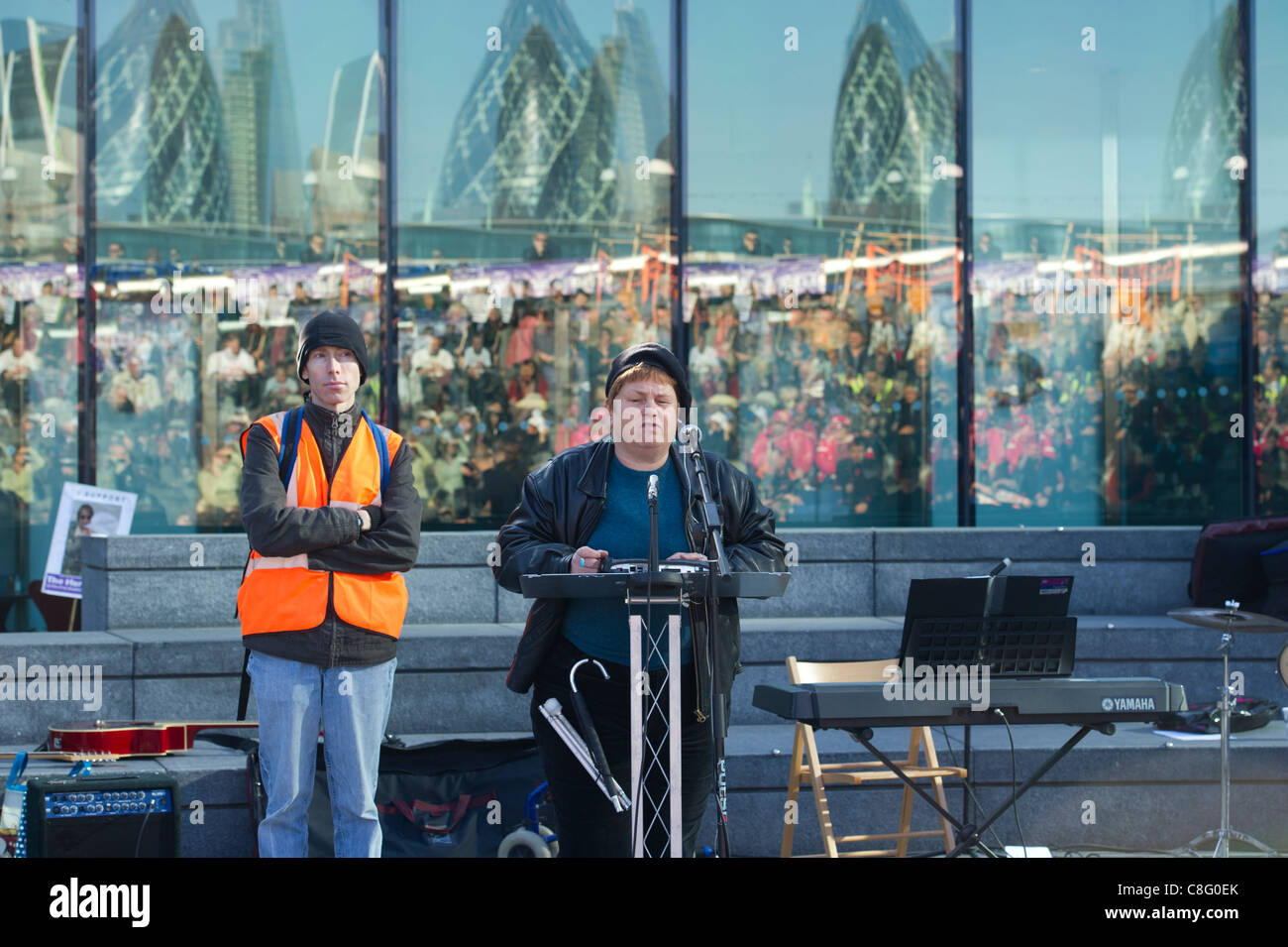 Kirsten Hearn Stuhl Aufnahme London, an der Kundgebung am härtesten treffen in London, spricht über die Kürzungen, die DLA. Stockfoto