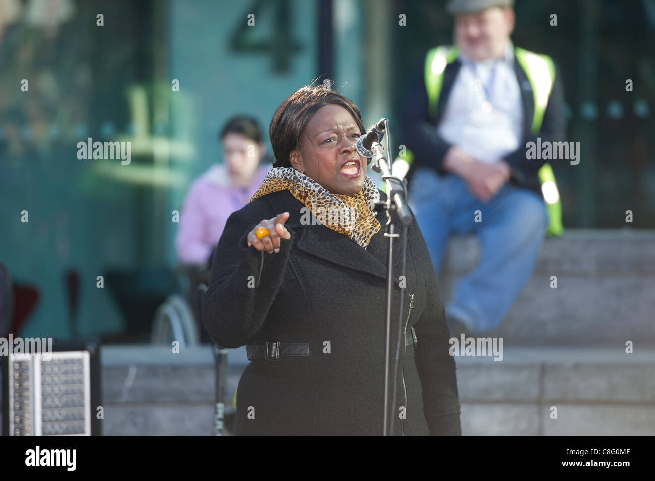 Jeannette Arnold, Vorsitzender der London Assembly und Montage Mitglied für NE London anlässlich der am härtesten getroffen rally in London Stockfoto