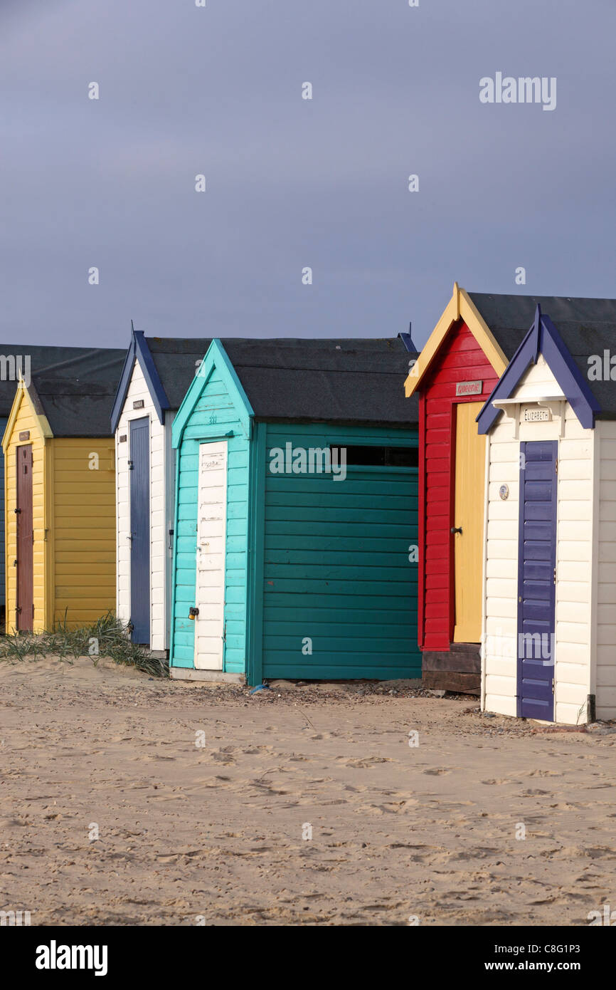 Bunte Reihe von Strand baden Holzhütten am Strand-Strang Southwold, Suffolk, UK Stockfoto