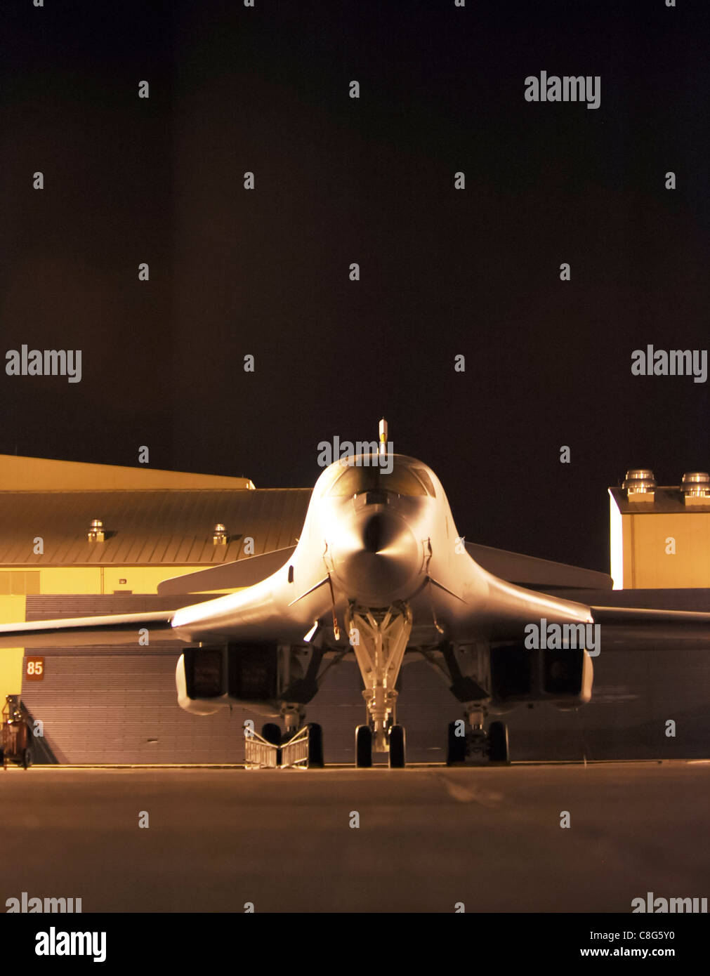 Ein B-1 b Lancer sitzt auf der Flightline Ellsworth Air Force Base Stockfoto