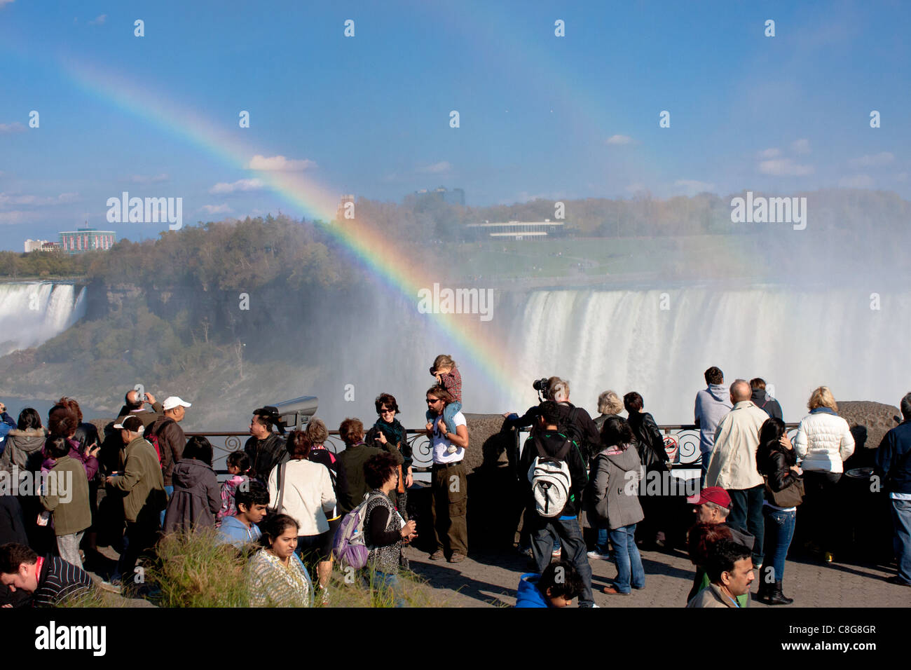 Niagara Falls Regenbogen Tourist Touristen Tag Stockfoto
