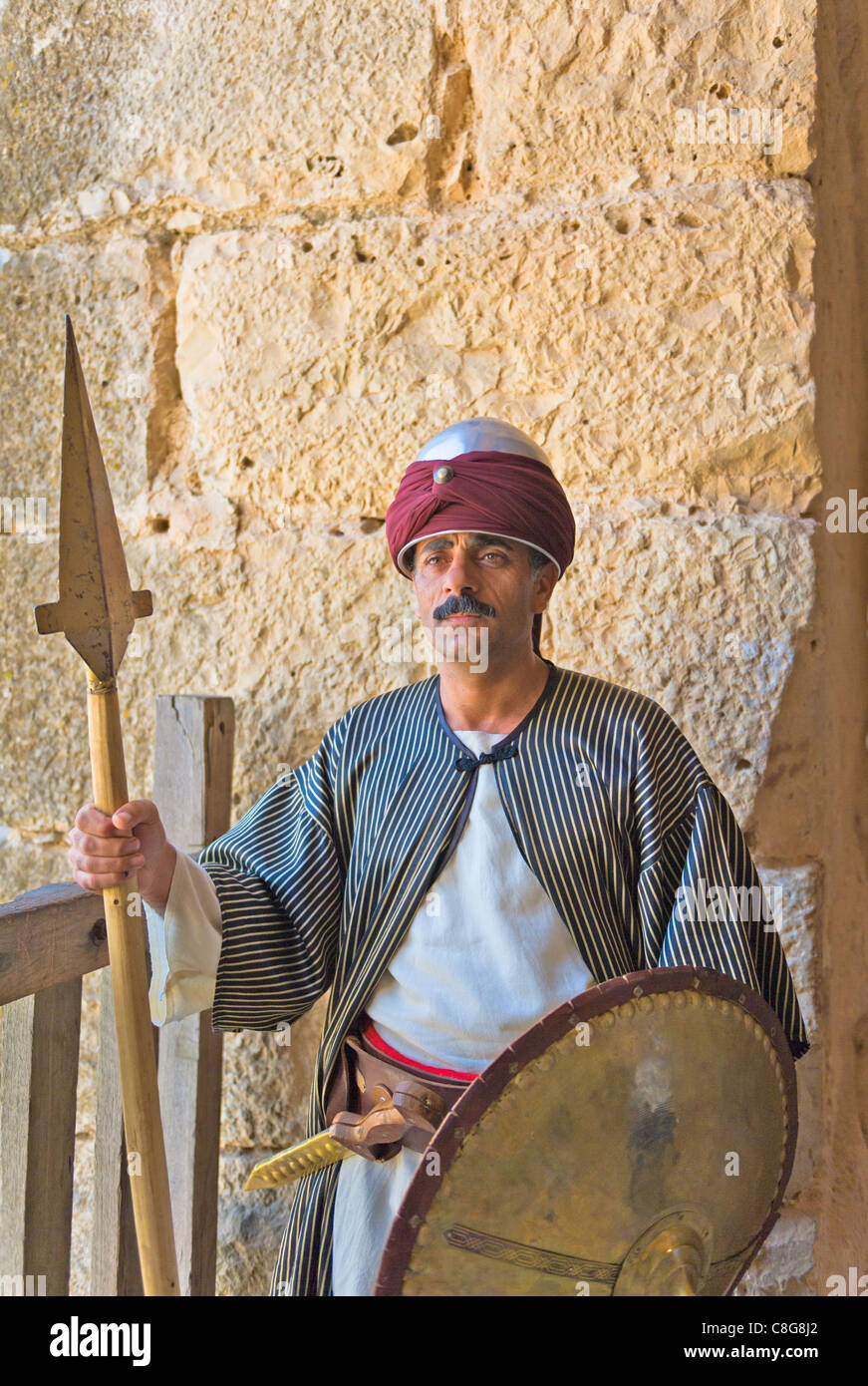 Arabische Krieger in zeitgenössischer Kleidung - Qalat Al Rabad, Jordanien Stockfoto