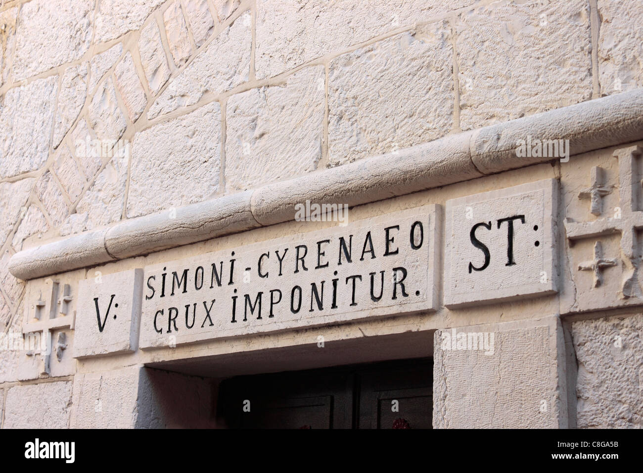 Station 5, wo Simon hilft Jesus sein Kreuz, Jerusalem zu tragen Stockfoto