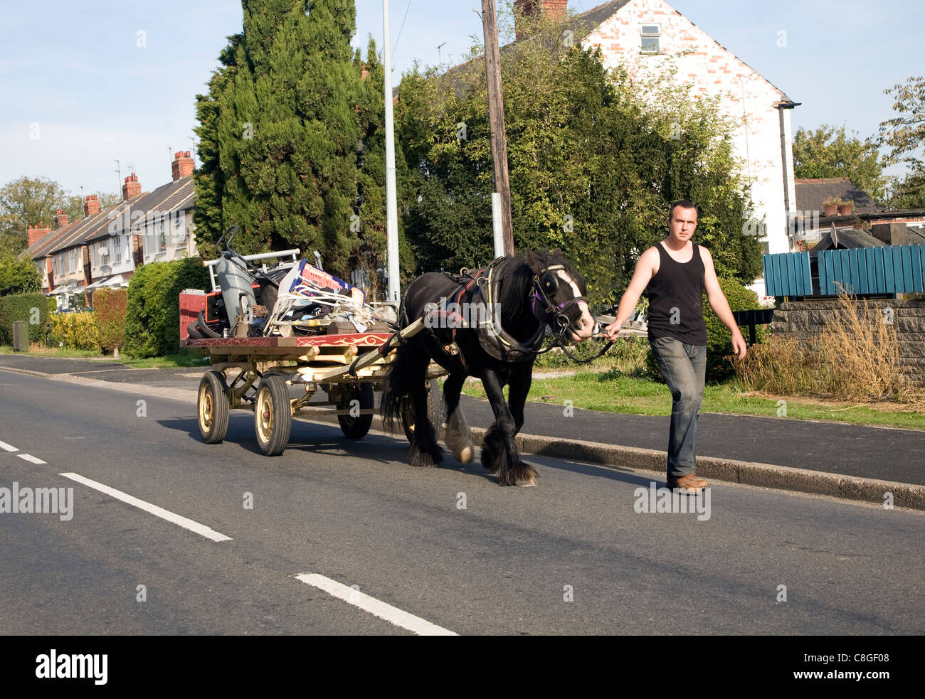 RAG und Knochen Mann mit Pferd und Wagen, Cottingham, Hull, Yorkshire, England Stockfoto