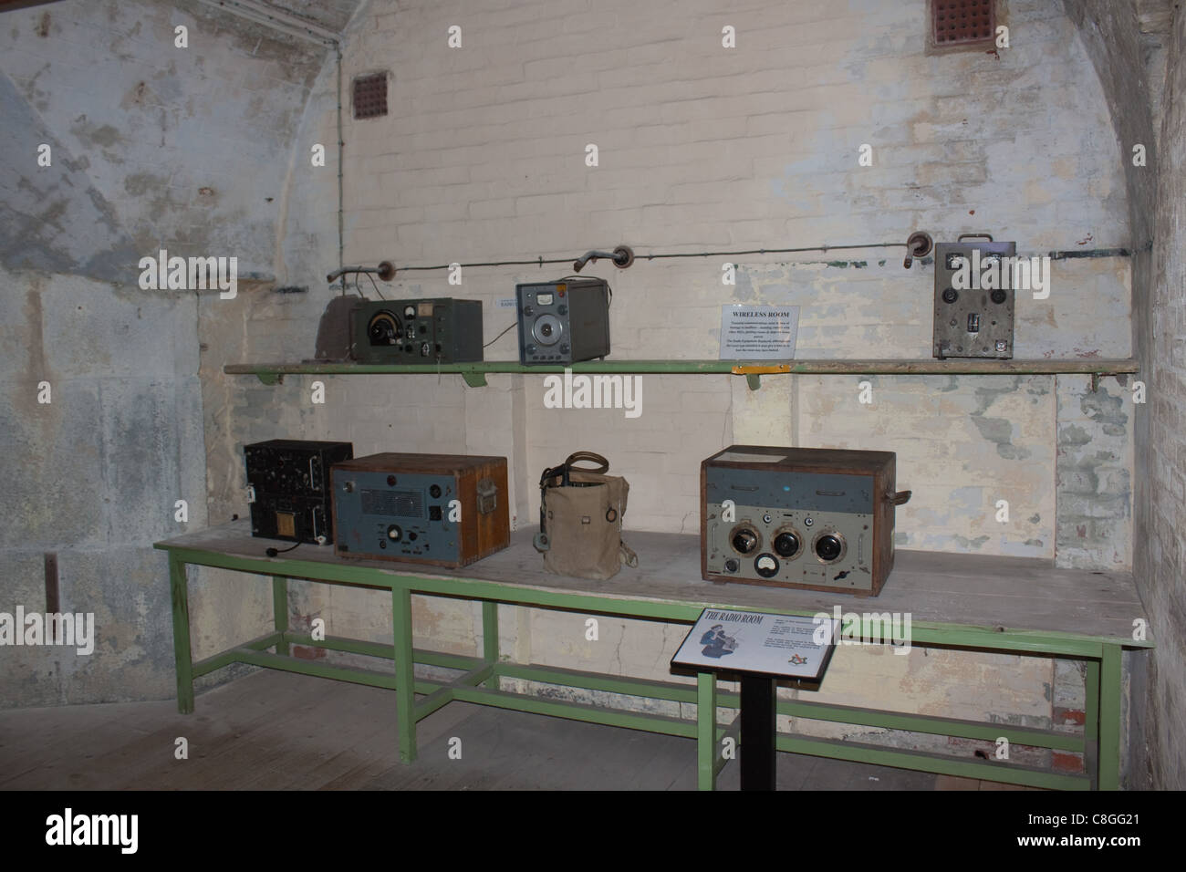 Das Radio oder Wireless-Zimmer in der alten Landguard Fort, Suffolk. Landguard Fort wird von einem Trust unter English Heritage verwaltet. Stockfoto