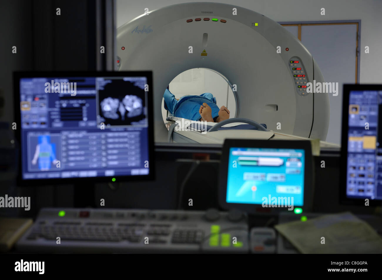 CT-Scanner in einem Krankenhaus Stockfoto