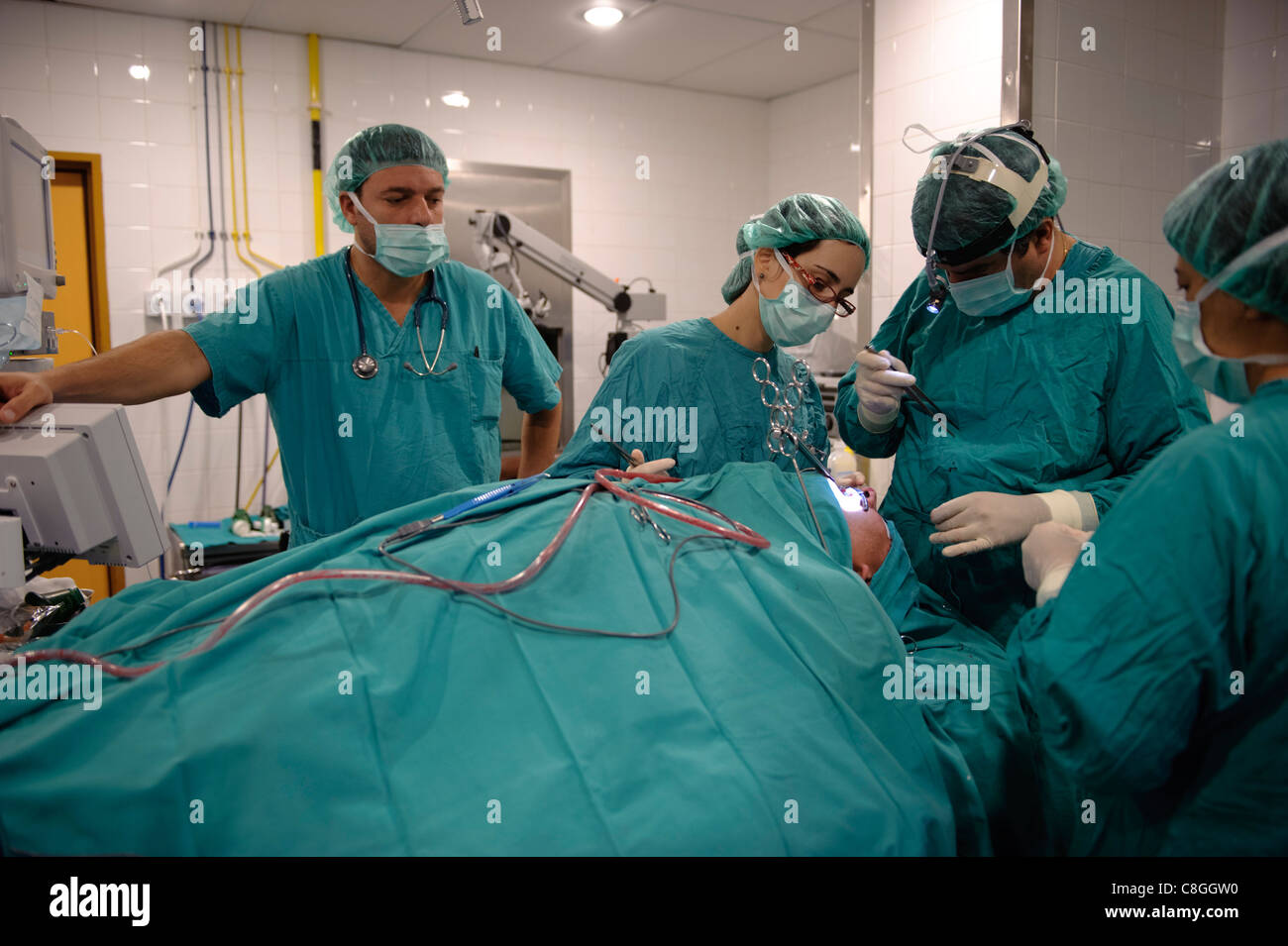 Ärzte der Chirurgie im OP-Saal Stockfoto
