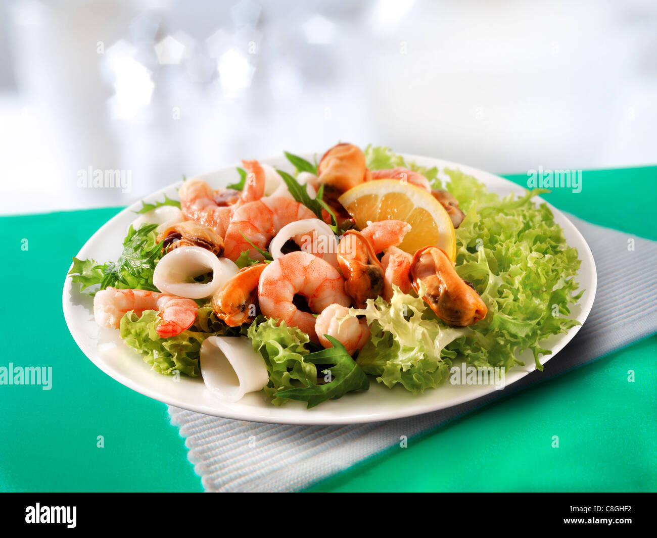 Meeresfrüchtesalat mit Garnelen, Muscheln & Tintenfische Stockfoto