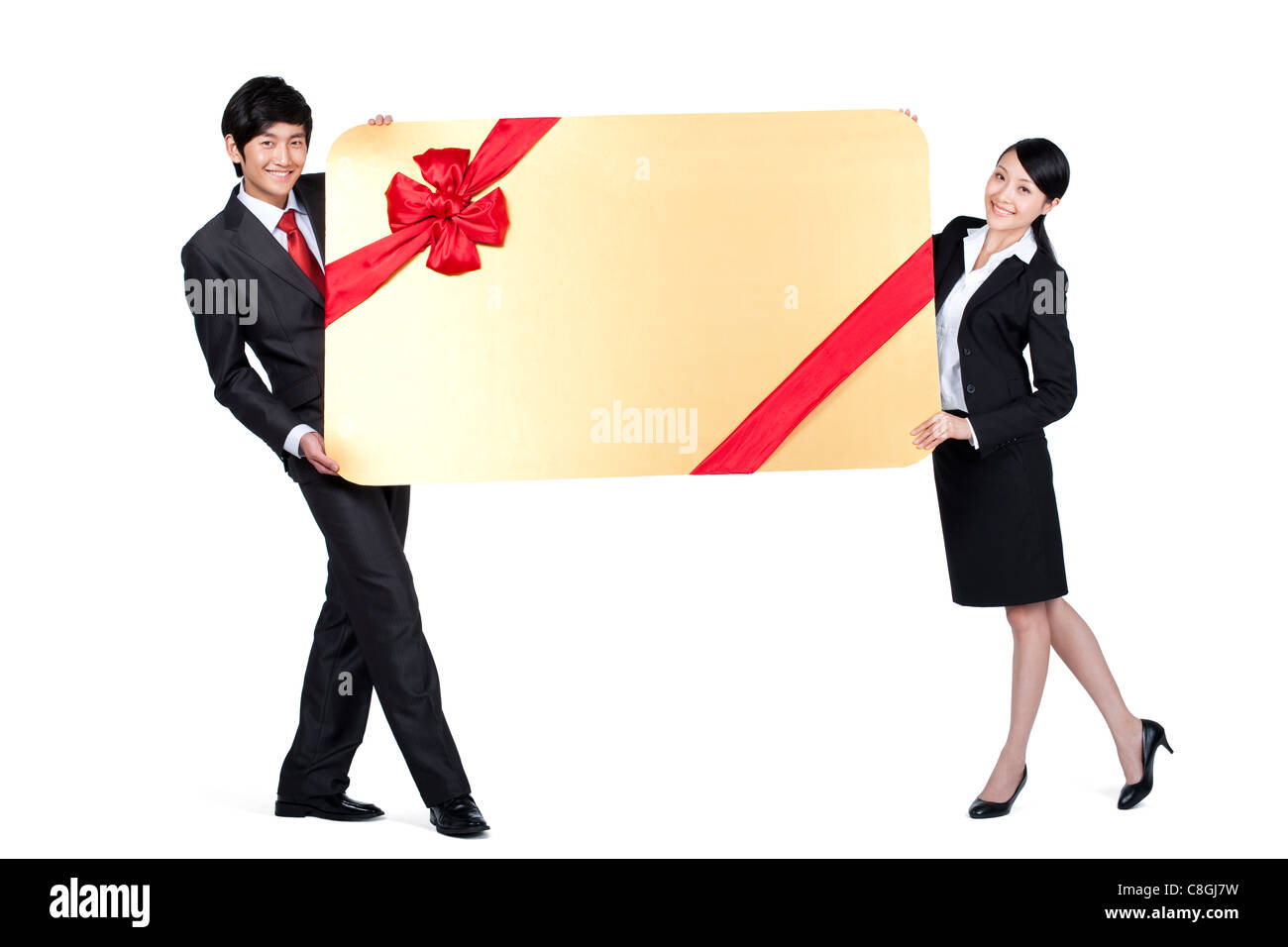 Kollegen halten eine übergroße gewickelt Karte Stockfoto