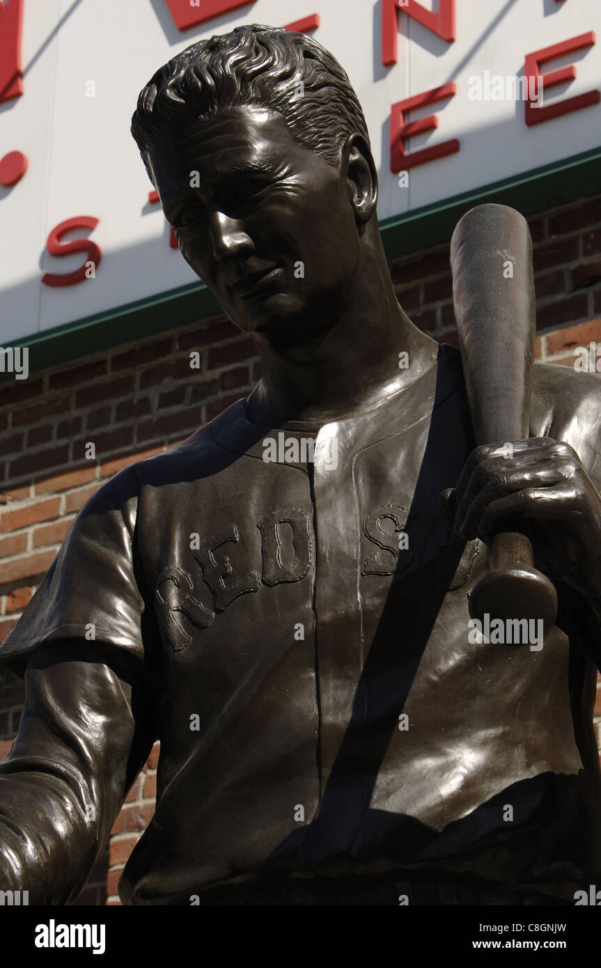 Theodore Samuel "Ted" Williams (1918 – 2002), 'The Kid'. US-amerikanischer Baseballspieler und Manager. Das Denkmal. Boston. USA Stockfoto