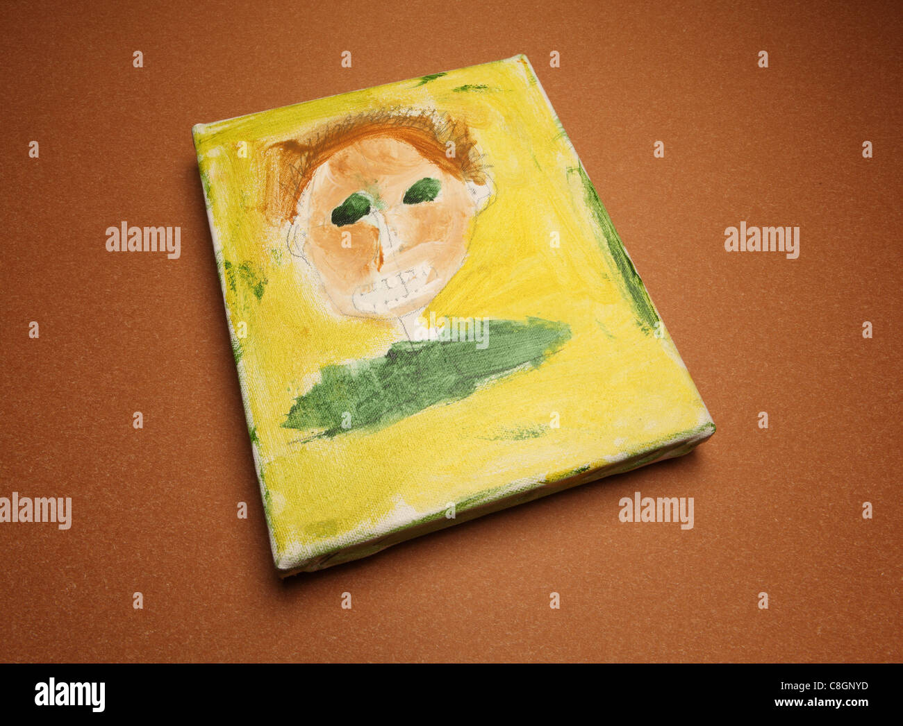 Eines Kindes handgefertigt Selbstporträt Malerei. Stockfoto