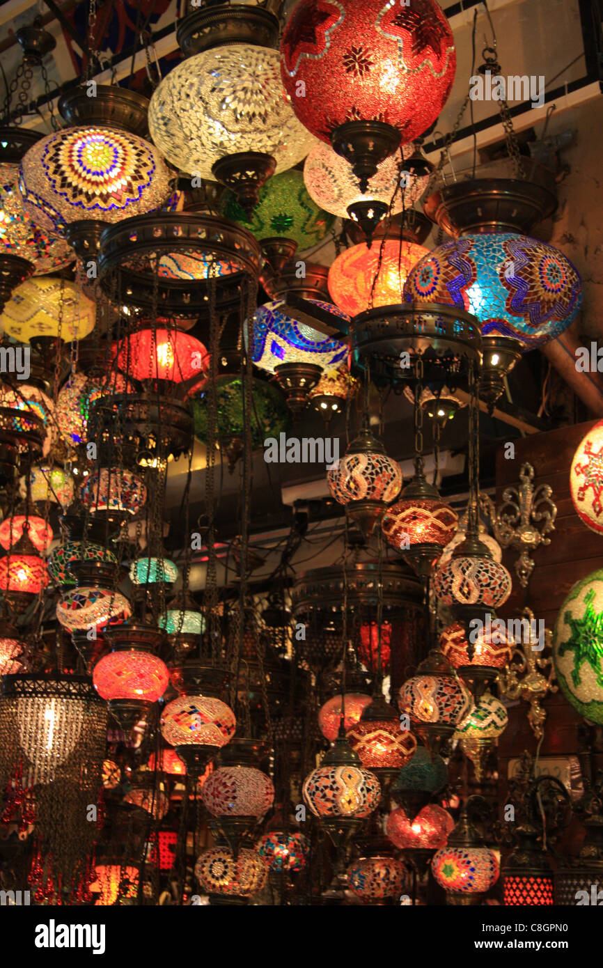 Istanbul, Türkei, groß, groß, Basar, Kapali Carsi, Markt, Lampen, Farben, Laternen, Reisen, Tourismus Stockfoto