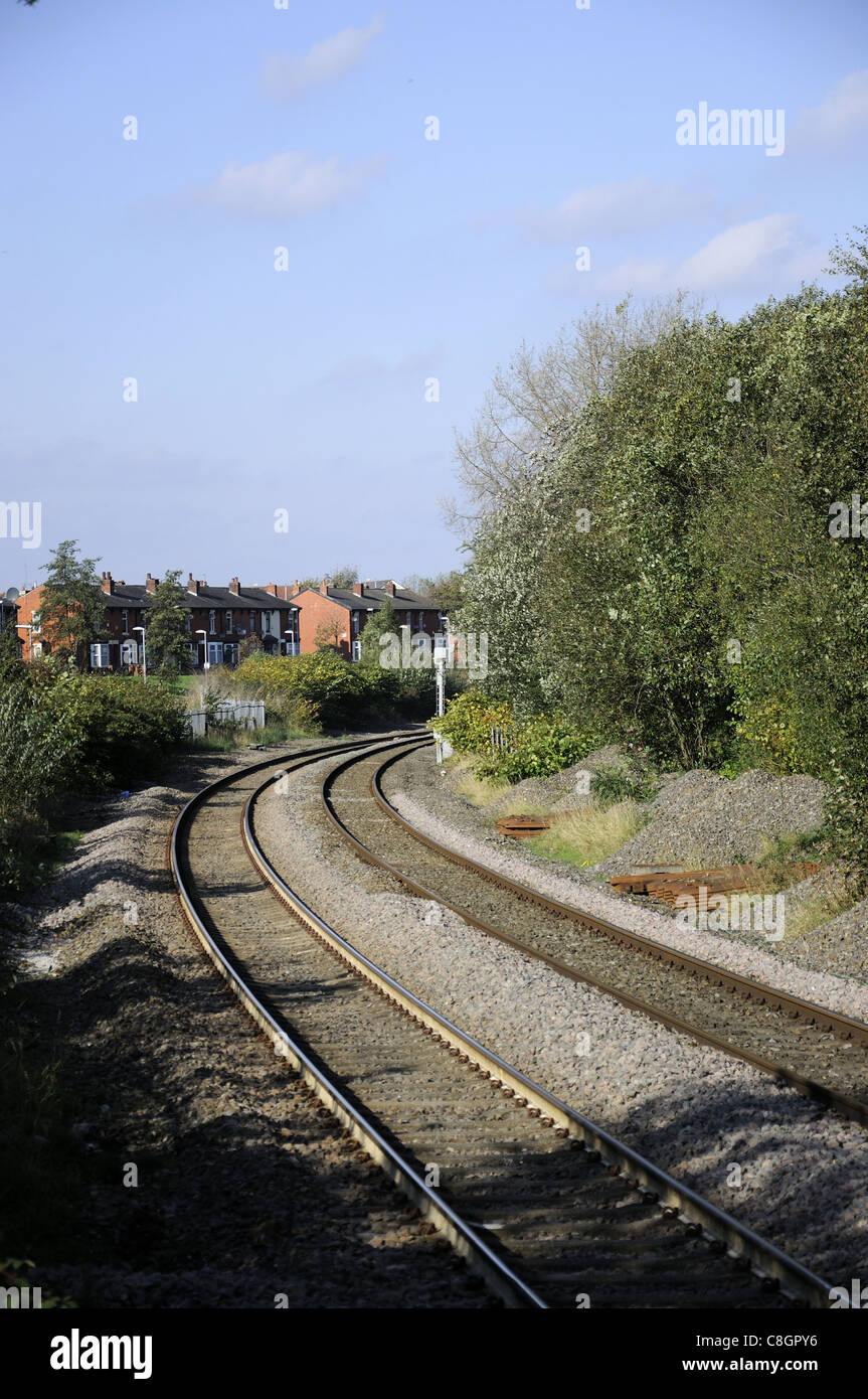 Eisenbahnlinien, biegen nach rechts in der Nähe von Belle Vue Bahnhof, Gorton Stockfoto