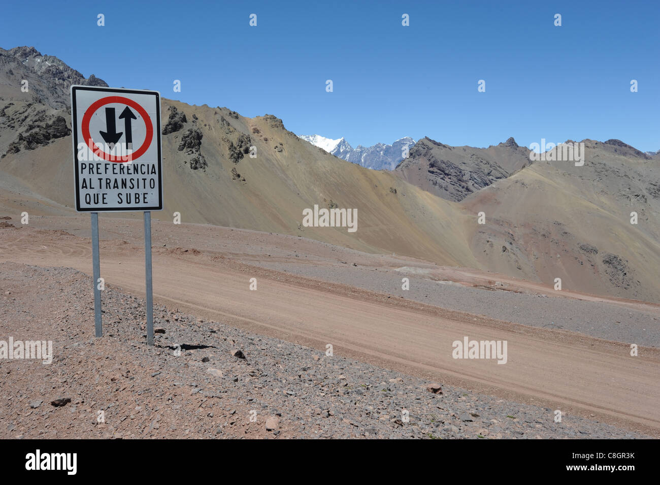 Argentinien, Südamerika, Anden, Mendoza, Bergen, Steinen, Landschaft, Straße, Zeichen, Schild, Stockfoto