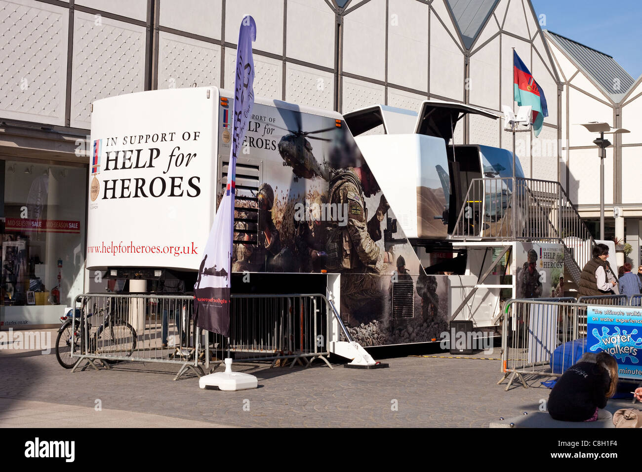 Ein Simulator im Königreich, die Beschaffung von Mitteln für "Hilfe der Helden", einer Wohltätigkeitsorganisation, die Unterstützung des Militärs verwundet in der Schlacht. Stockfoto