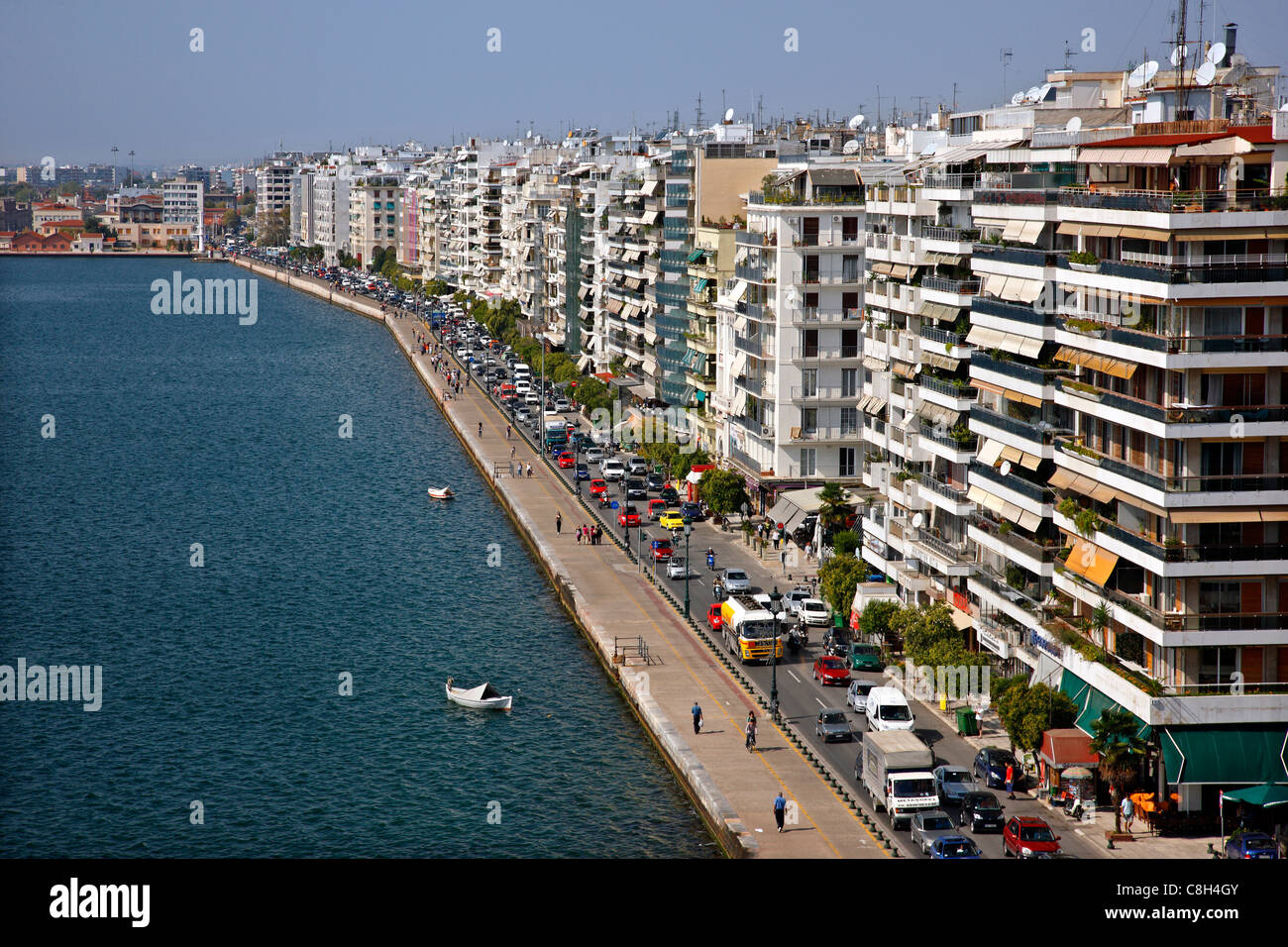 Blick auf die "alte Promenade" (Nikis Avenue) Küstenstraße von Thessaloniki aus dem weißen Turm, Mazedonien, Griechenland. Stockfoto