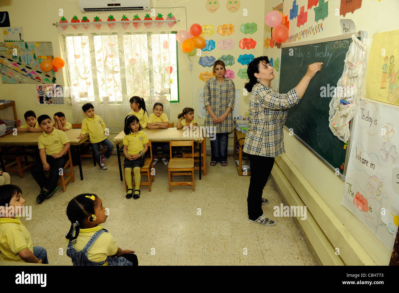 Privatschule in Bagdad, Irak, wo der Lehrplan weit über die Norm in irakischen öffentlichen Schulen geht Stockfoto
