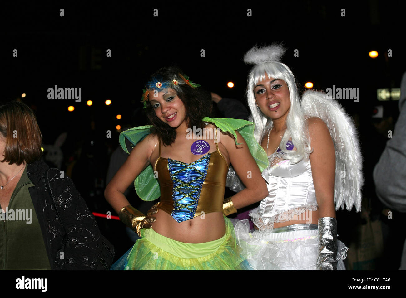 Frauen bei der jährlichen Halloween-Parade in Greenwich Village in New York. Fotografierten 31. Oktober 2008 in den USA. Stockfoto