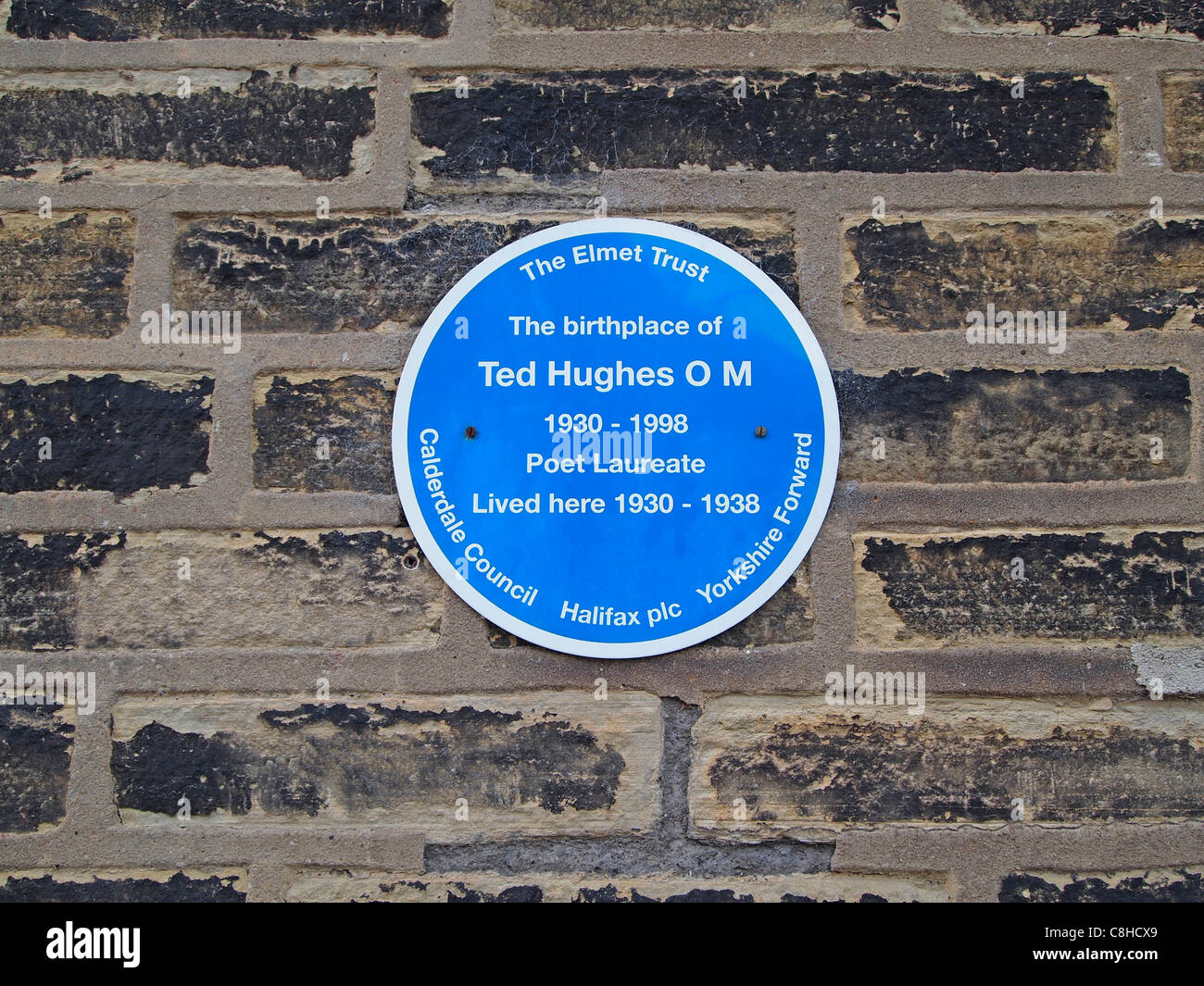 Gedenktafel an der Geburtsort Heimat des Dichters Ted Hughes in der Aspinal Straße 1, Mytholmroyd, West Yorkshire, England Stockfoto