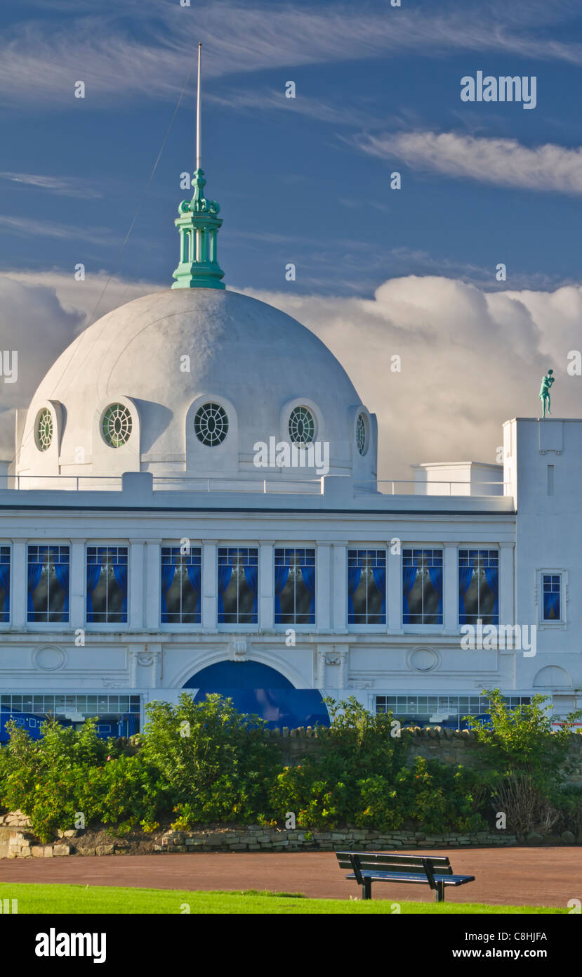 Die Kuppel der spanischen Stadt, einst eine beliebte Freizeit komplexe und jetzt stillgelegten, Whitley Bay, North Tynesider, England Stockfoto