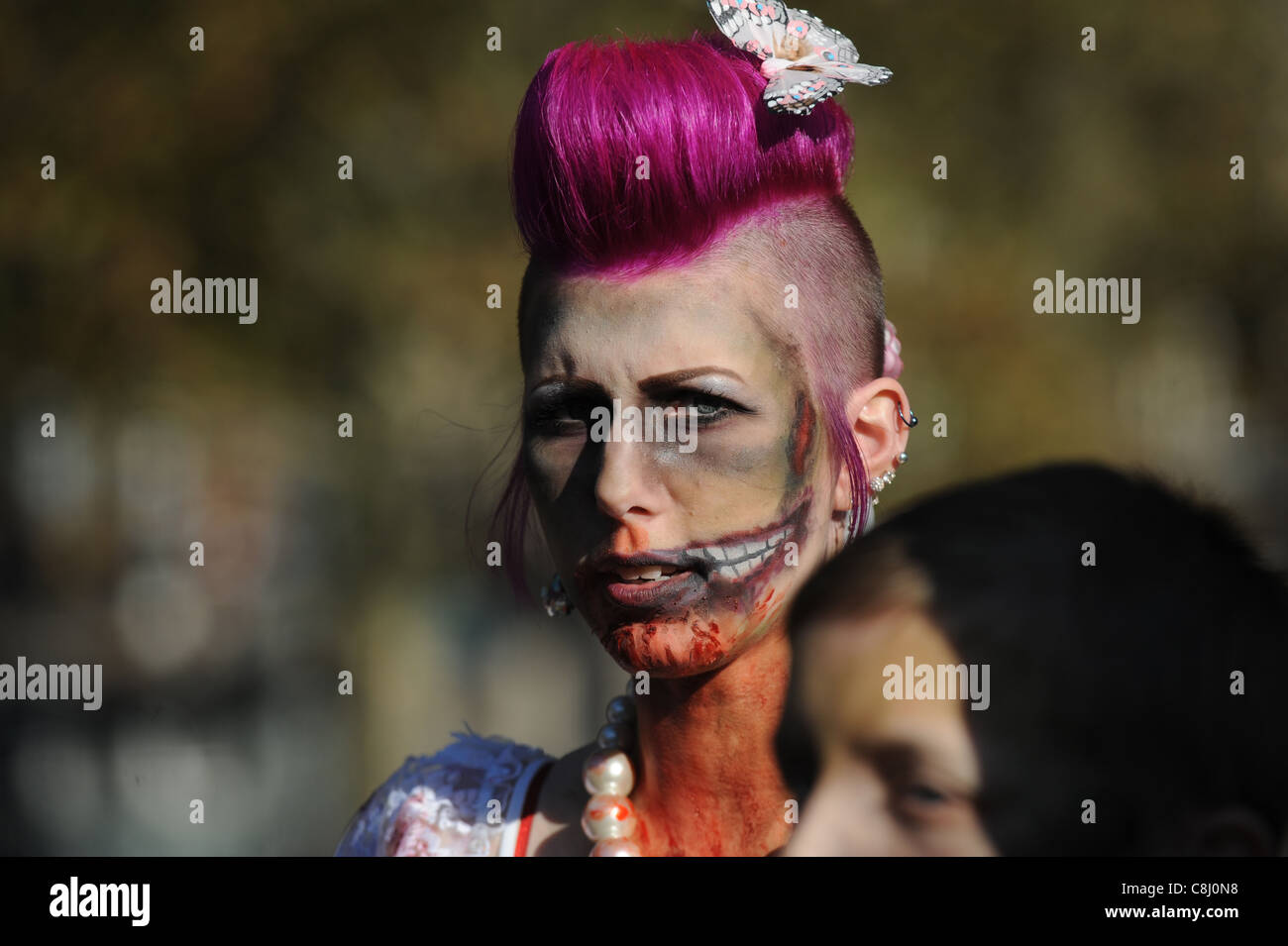 Am Strand des Toten Zombie Walk, Oktober 2011 im Stadtzentrum von Brighton UK stattfand Stockfoto