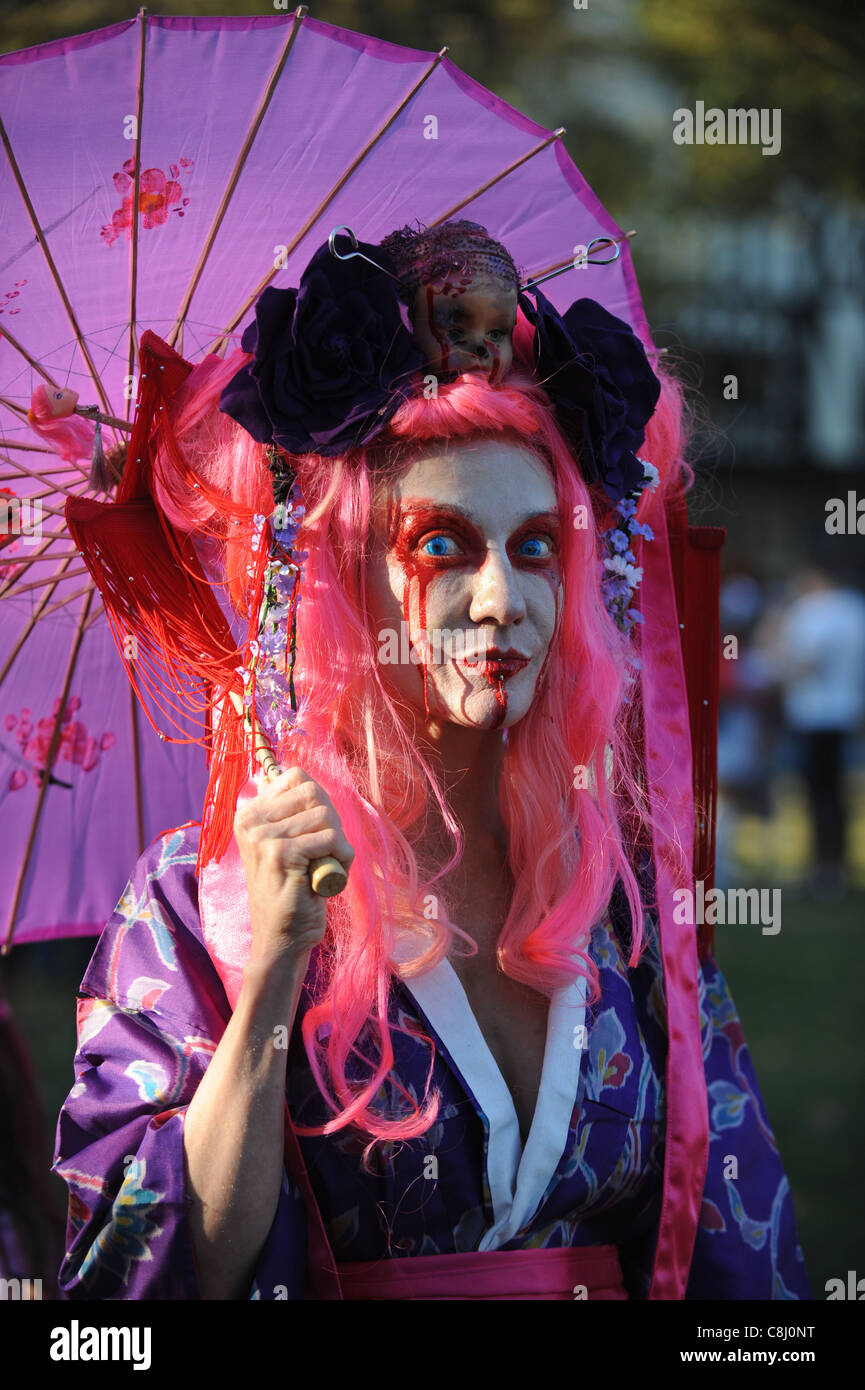 Am Strand des Toten Zombie Walk, Oktober 2011 im Stadtzentrum von Brighton UK stattfand Stockfoto