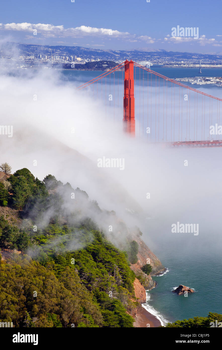 Am Nachmittag Nebel bei der Golden Gate Bridge, San Francisco Kalifornien, USA Stockfoto