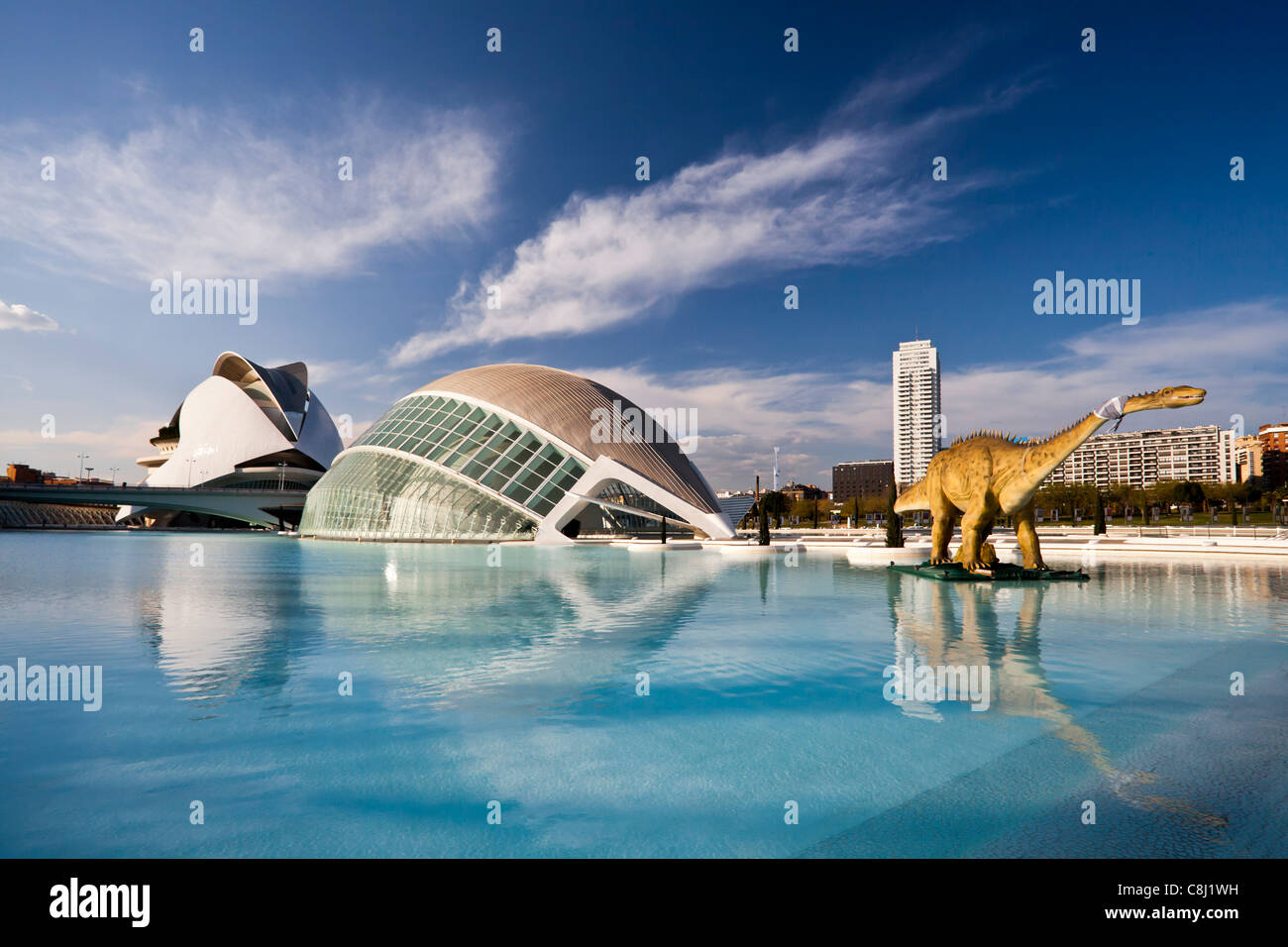 Spanien, Europa, Valencia, Stadt der Künste und Wissenschaften, Calatrava, Architektur, Modern, Dinosaurier, Wasser Stockfoto