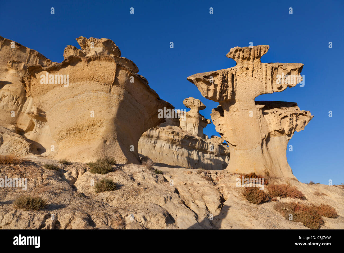 Blick auf die natürliche Sandstein von Bolnuevo, Strände von Mazarron, Mazarron, Murcia, Costa Calida, Spanien. Stockfoto