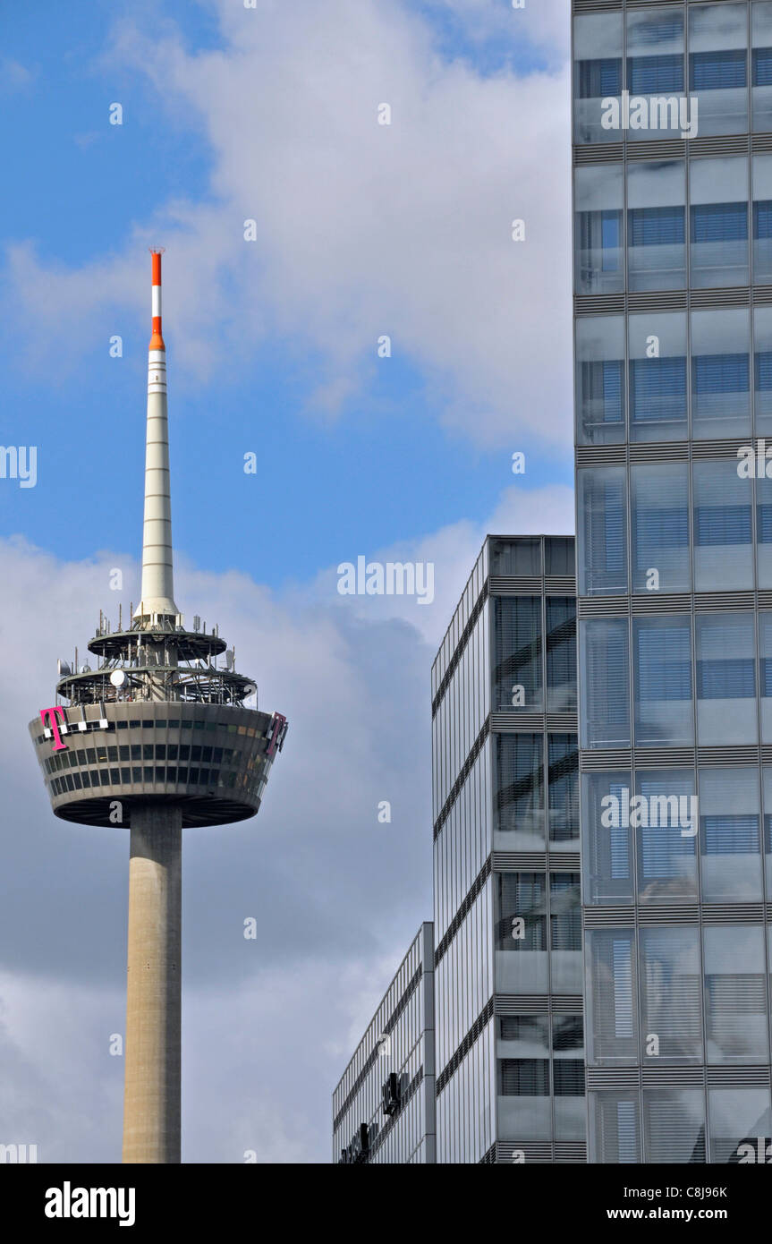 Architektur, Bürohaus, blockieren, Deutschland, Europa, Turm, Fernsehturm, Firmenlogos, Markennamen, Mediapark, Broadcasti Stockfoto