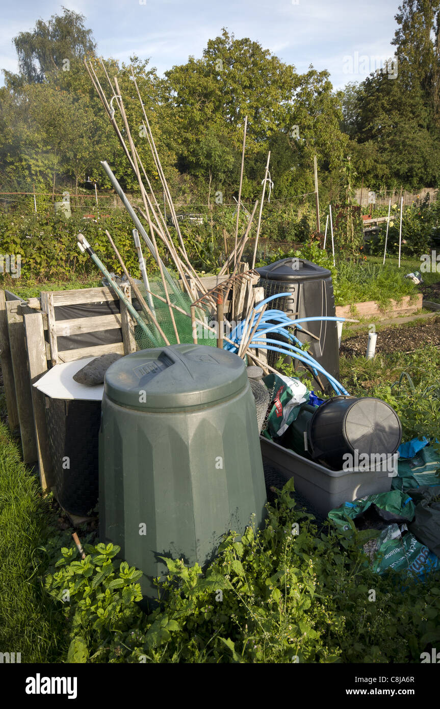 Kompost-Behälter auf eine Zuteilung in Hampshire, England Stockfoto