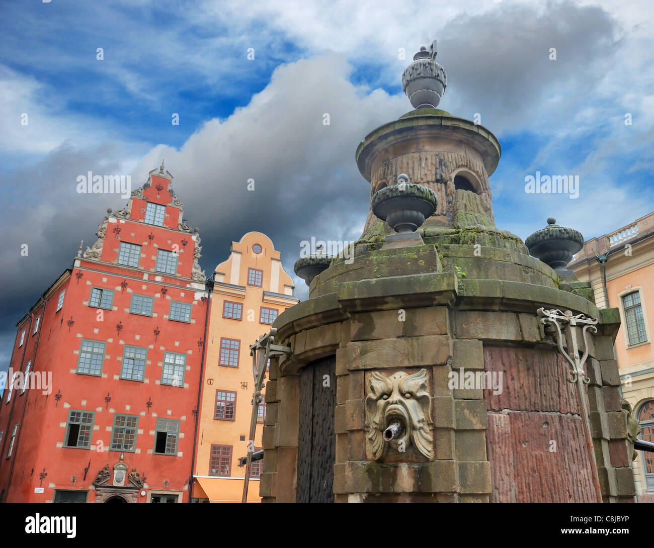 Mittelalterliche Brunnen-Brunnen auf dem Stortorgsbrunnen Platz in Stockholm, Schweden. Stockfoto