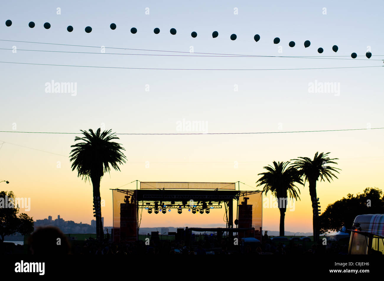 Suntset hinter der Bühne auf Treasure Island Music Festival, San Francisco, Kalifornien Stockfoto