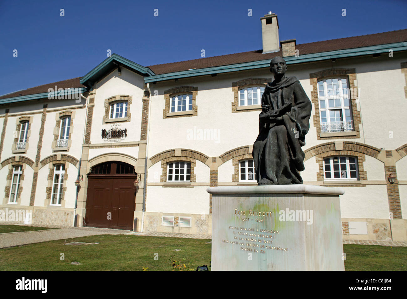 Statue von Dom Ruinart im Ruinart Champagner-Haus in Reims-Frankreich Stockfoto