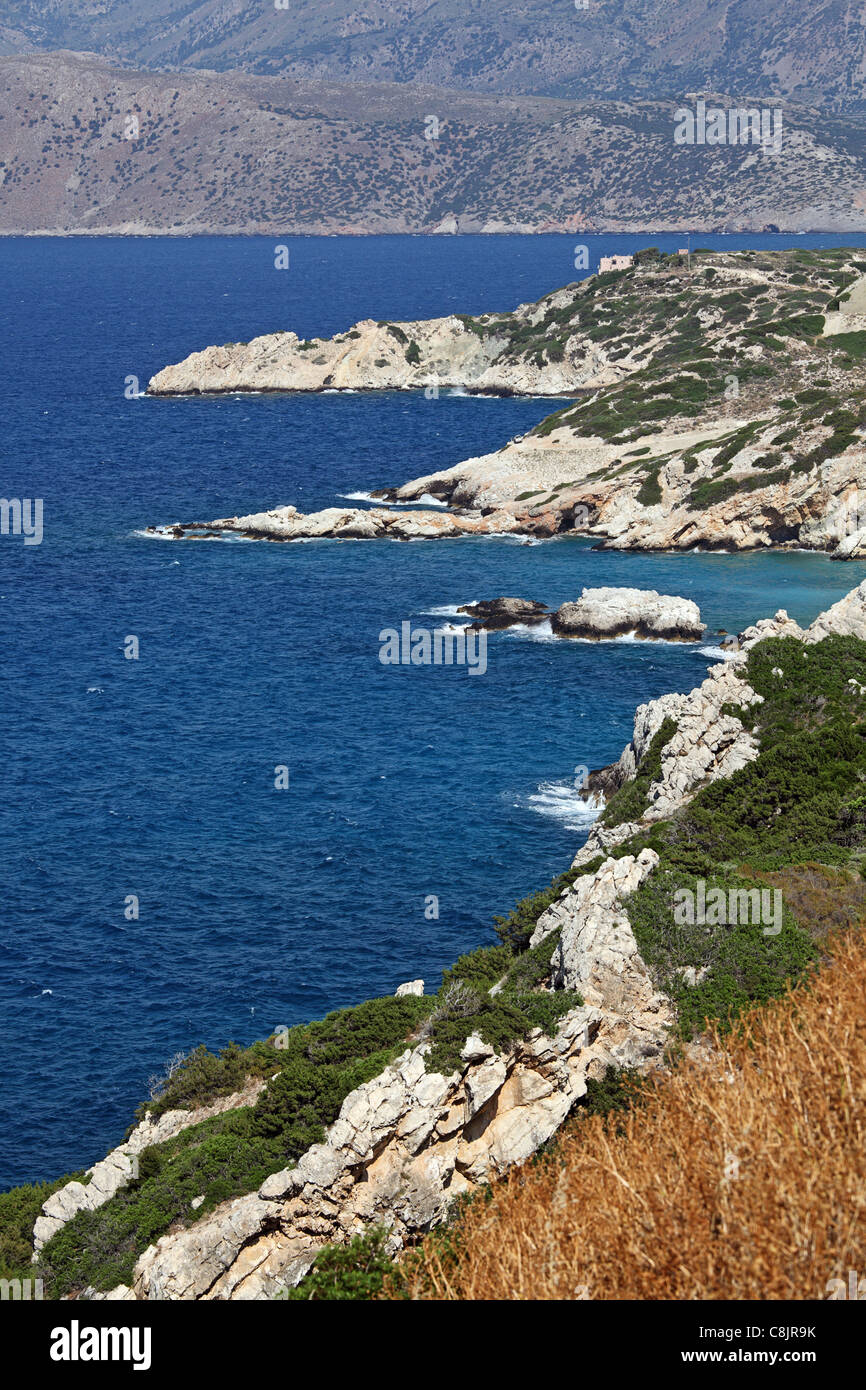 Mediterrane Natur. Küste in der Nähe von Elounda, Kreta, Griechenland Stockfoto
