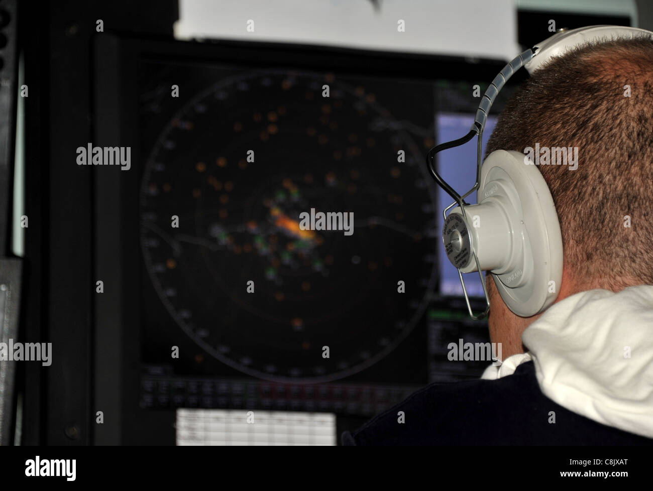 Royal Navy Air Defence Radar Operator auf HMS Bulwark Stockfotografie