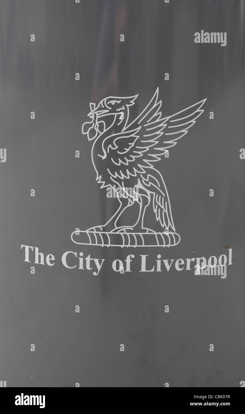 Die Stadt von Liverpool Leber Vogel-Emblem/Logo auf einem Lagerplatz in Liverpool, Großbritannien. Stockfoto