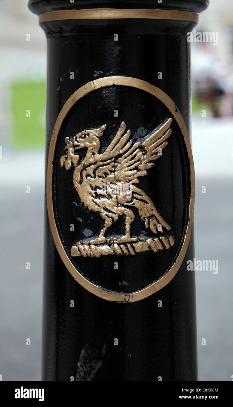 Die Stadt Liverpool Leber Vogel-Emblem/Logo auf Parkplatz Poller in Liverpool, Großbritannien. Stockfoto