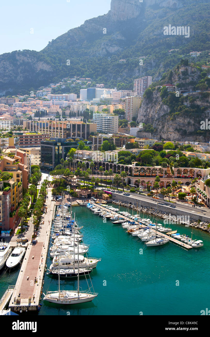 Blick über Hafen Fontvieille Teil des Fürstentums von Monaco an der französischen Riviera entlang der Mittelmeerküste. Stockfoto