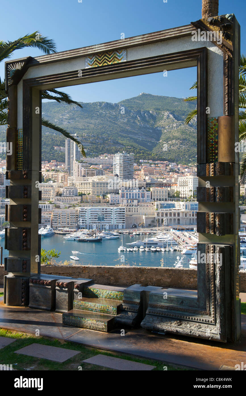 Yachten und Segelboote im Port Hercule in das unabhängige Fürstentum von Monaco an der französischen Riviera (Mittelmeerküste). Stockfoto
