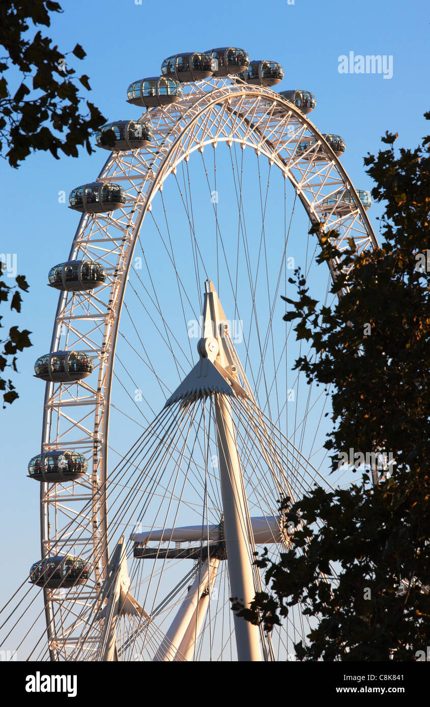 Hungerford Bridge und London Eye; London; England Stockfoto