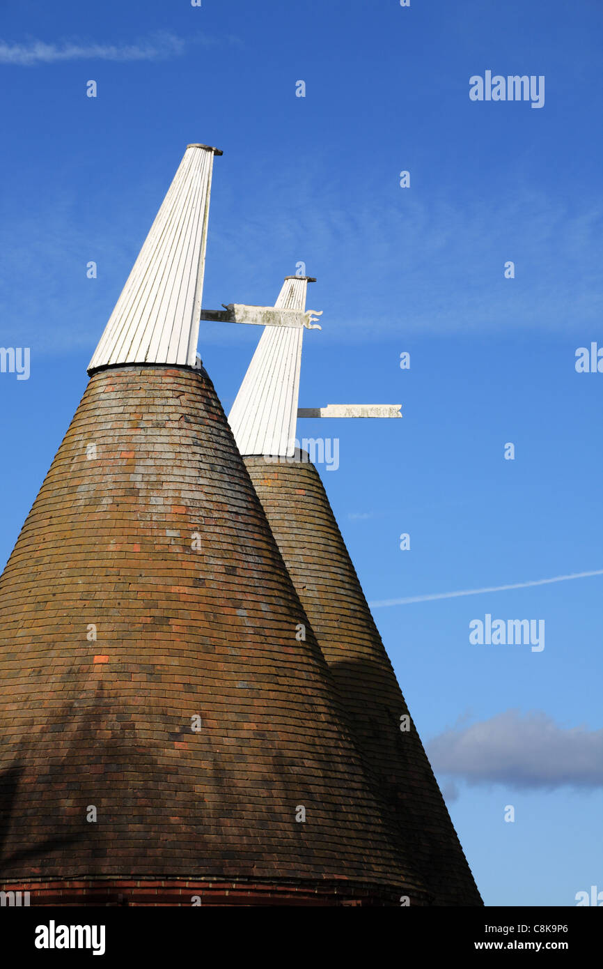 Die Tops oder Kutten Oast Häuser oder Hop-Öfen, Kent, England UK Stockfoto