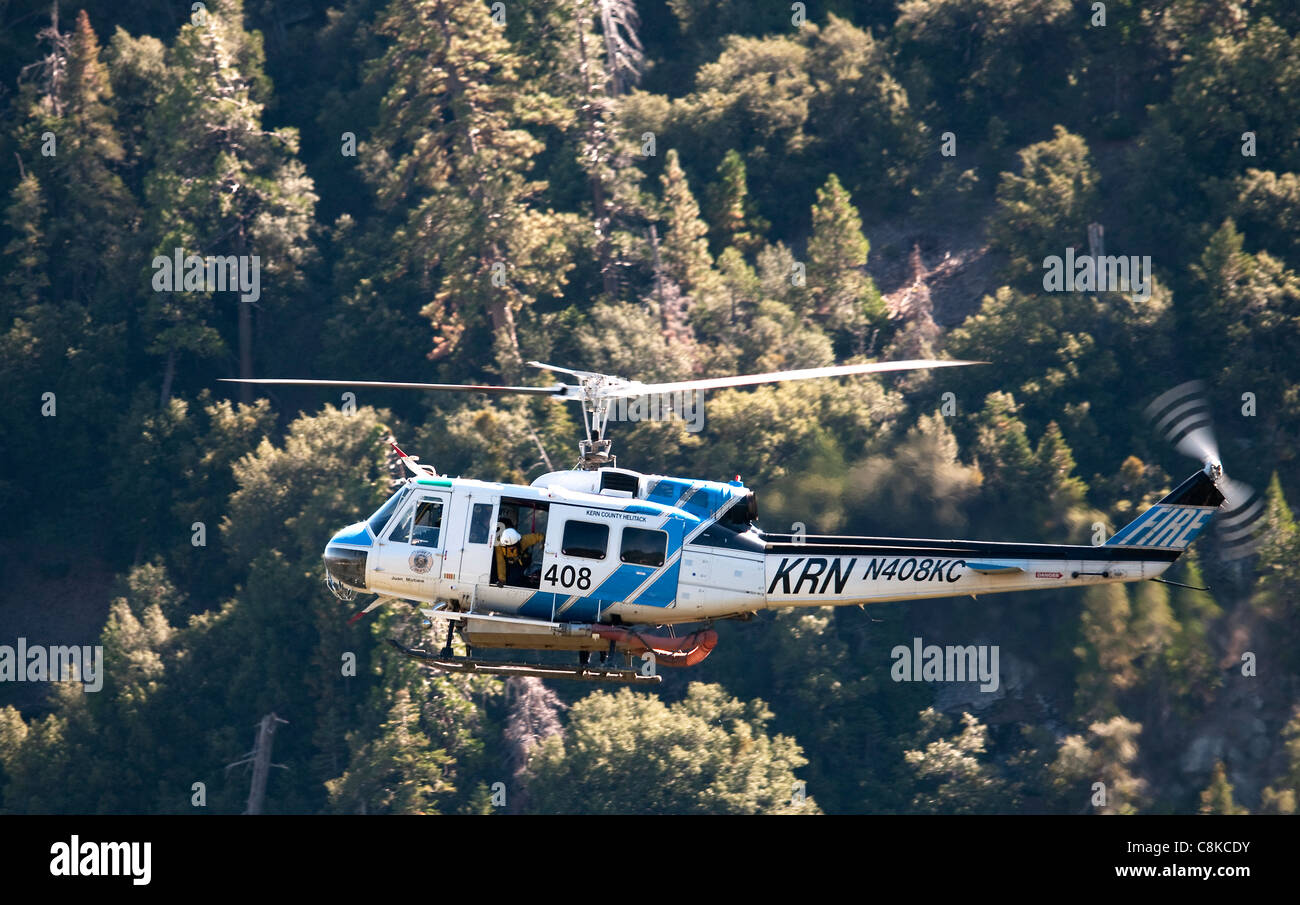 Cal FIRE Bell UH-1H Brandbekämpfung Hubschrauber Stockfoto