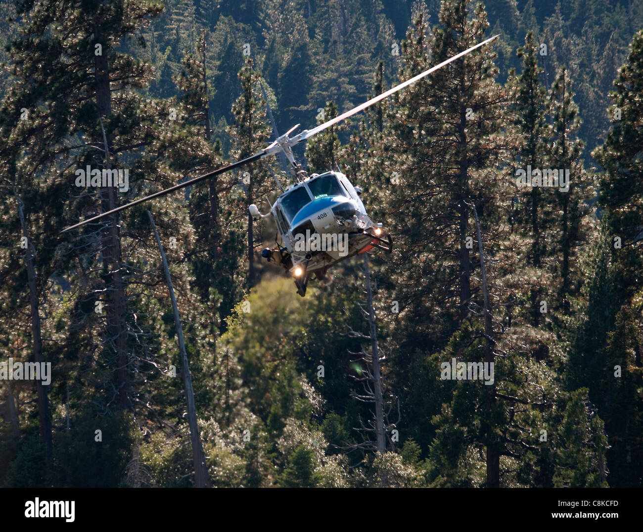 Cal FIRE Bell UH-1H Brandbekämpfung Hubschrauber Stockfoto