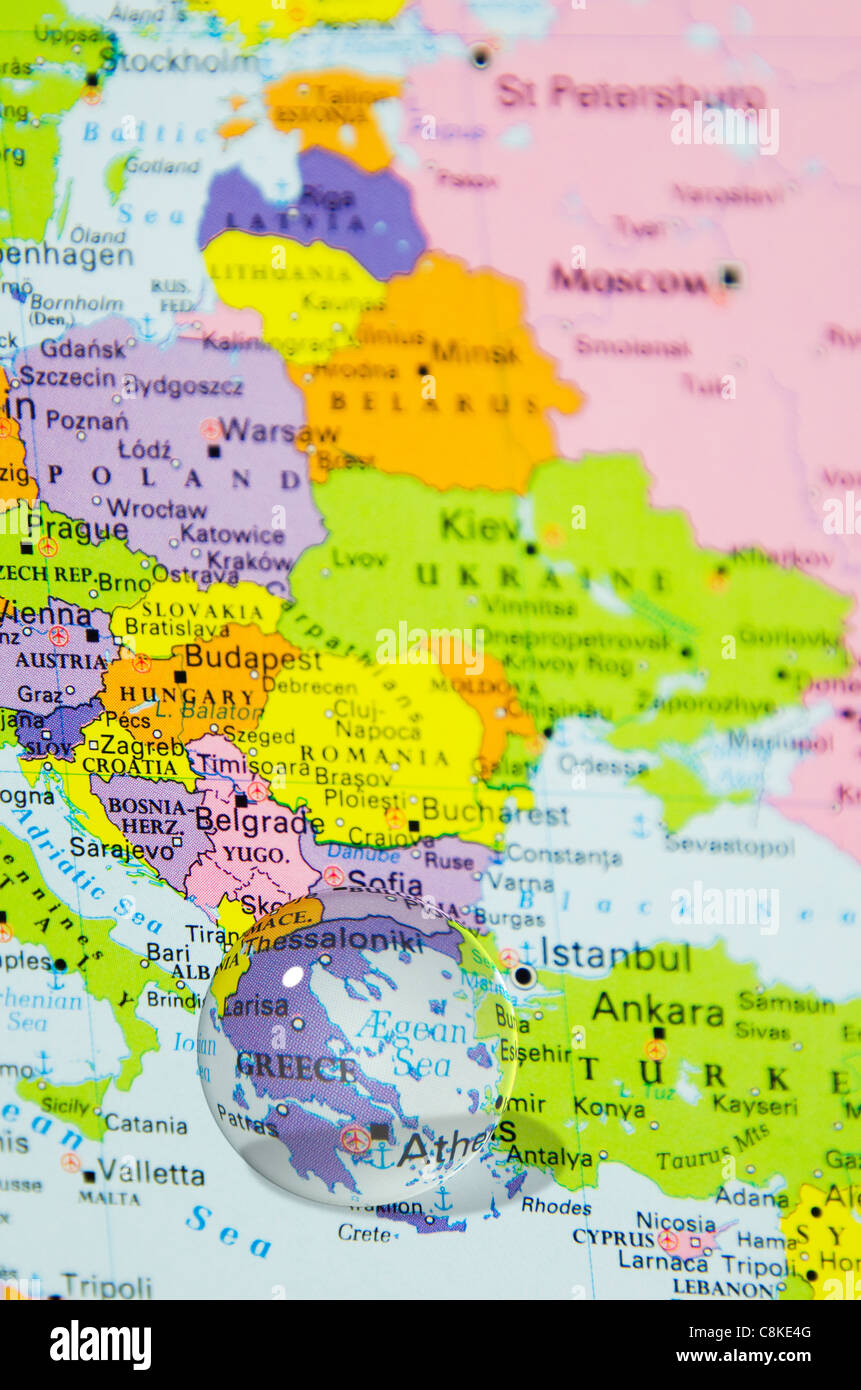 Crystal Ball über Griechenland auf Weltkarte Stockfoto