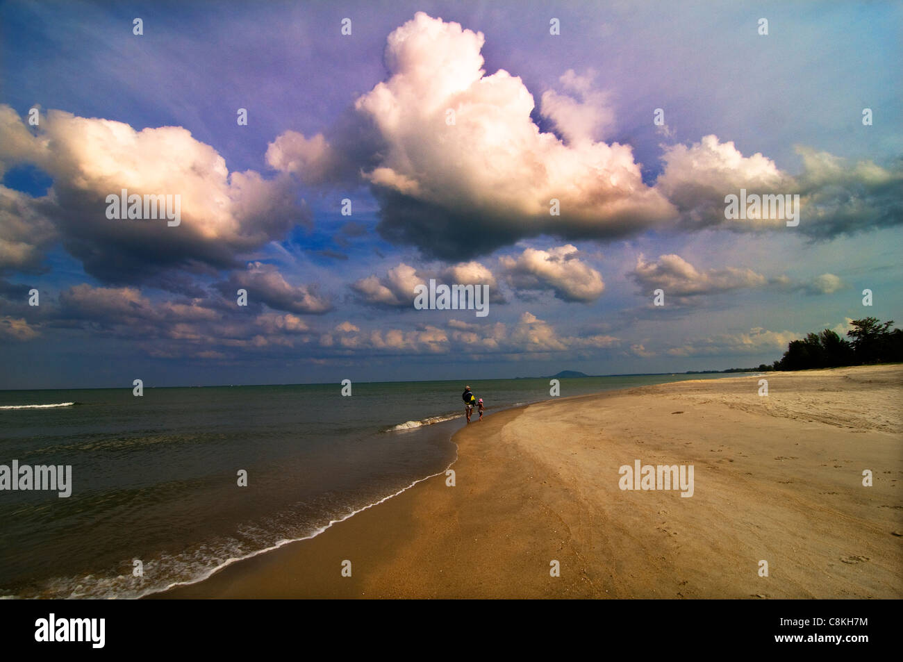 Blick auf das schöne Meer in Süd-Thailand. Stockfoto