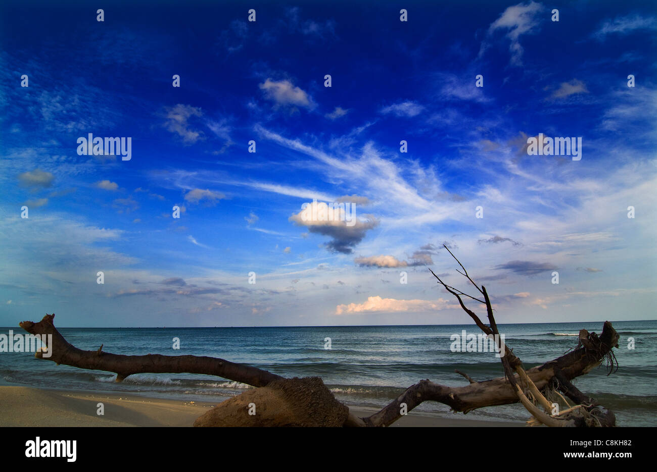 Blick auf das schöne Meer in Süd-Thailand. Stockfoto