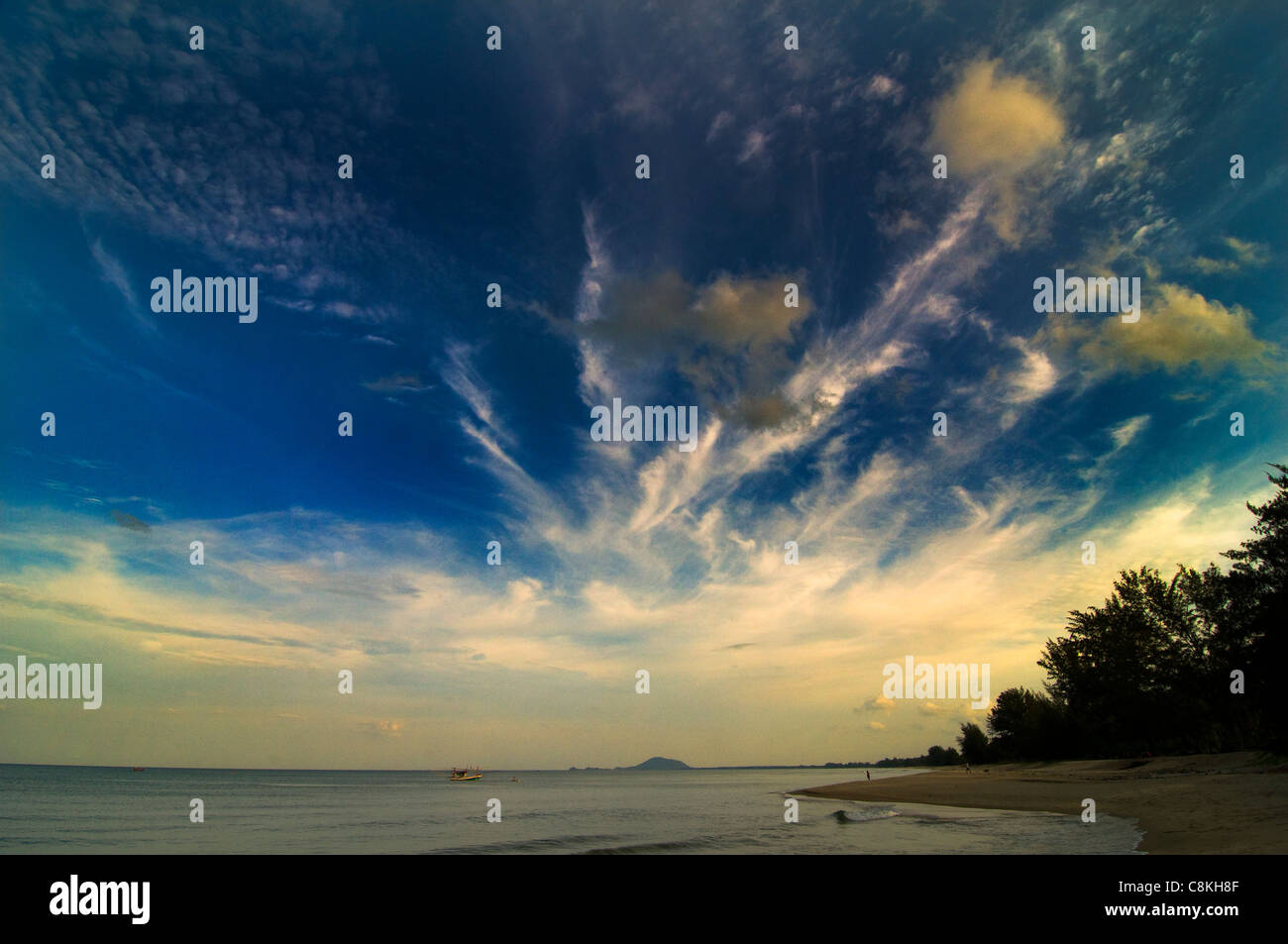 Blick auf das schöne Meer in Süd-Thailand. Stockfoto